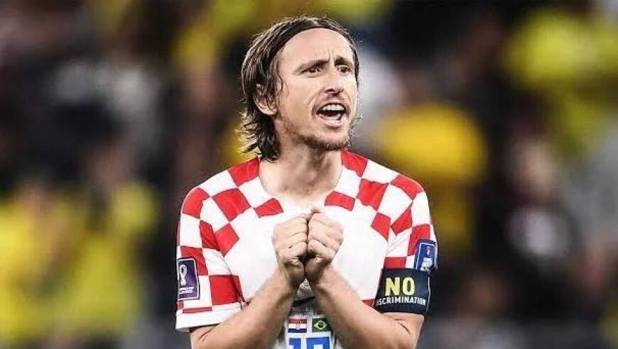 浓眉：弗拉格在琢磨如何在高压下打好球，把球稳稳传给队友