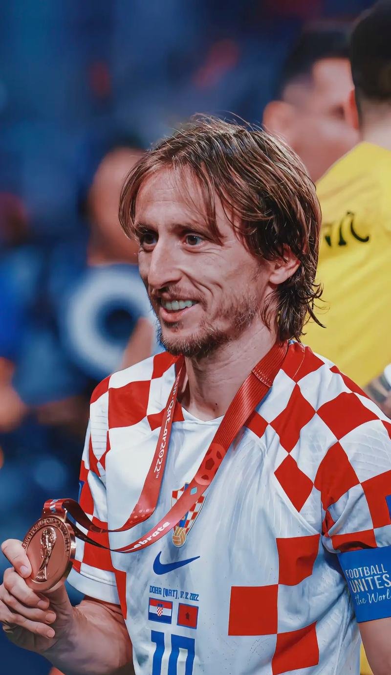 迪马：罗马、那不勒斯、布莱顿有意波尔图19岁中场弗罗霍尔特