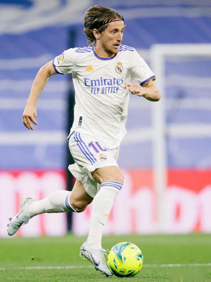 今天一条龙破门！这动作幅度，这过人摆脱后的射门，...